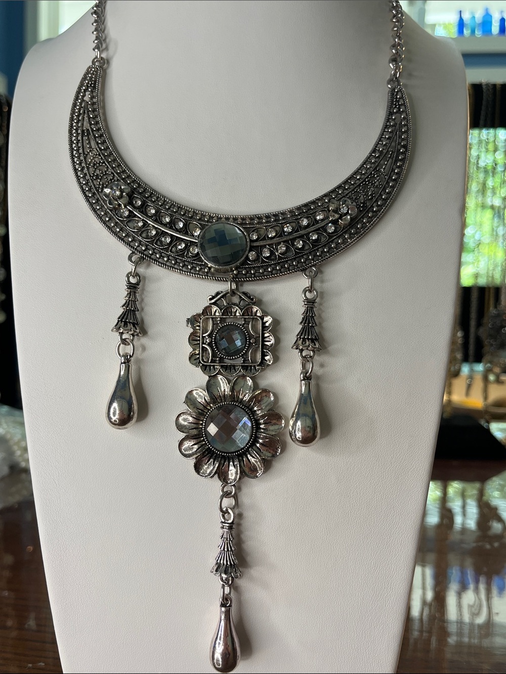 Silver-Tone Statement Pendant Necklace with Gray diamond cut Stones